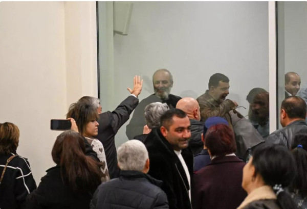 EN ARMENIE, L'ARCHEVEQUE BELLIQUEUX RESTERA DERRIERE LES BARREAUX