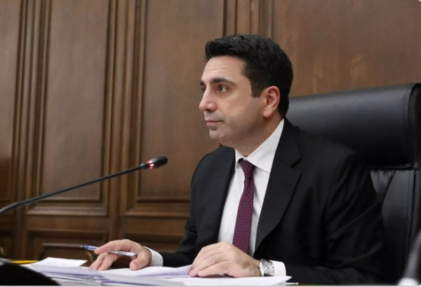 LE PRESIDENT DU PARLEMENT ARMENIEN : GUERRE AU NORD, GUERRE A L’EST, MAIS NOUS AVONS REUSSI A TROUVER UN CHEMIN VERS LA PAIX AVEC L’AZERBAÏDJAN