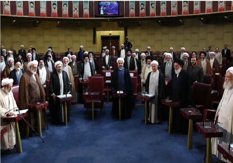 COMMENT SERA DESIGNE LE PROCHAIN GUIDE SUPREME EN IRAN. UNE PRESENTATION SUCCINCTE DU CONTEXTE INSTITUTIONNEL