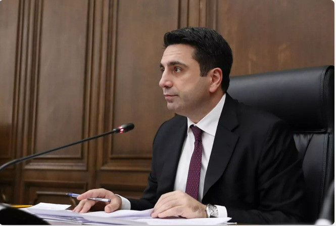 LE PRESIDENT DU PARLEMENT ARMENIEN : GUERRE AU NORD, GUERRE A L’EST, MAIS NOUS AVONS REUSSI A TROUVER UN CHEMIN VERS LA PAIX AVEC L’AZERBAÏDJAN