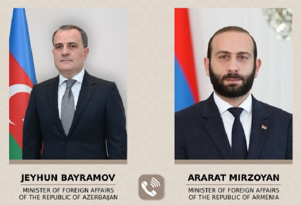 LES MINISTRES AZERBAIDJANAIS ET ARMENIEN DES AFFAIRES ETRANGERES S'ENTRETIENNENT DE QUESTIONS REGIONALES