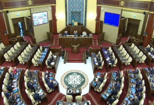 KAZAKHSTAN: UN ACCORD AVEC L'AZERBAIDJAN ET L'OUZBEKISTAN SUR LA PRODUCTION ET LE TRANSPORT D'ENERGIE VERTE