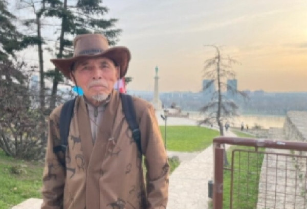 UN RETRAITE KAZAKH ENTAME UNE LONGUE RANDONNEE A TRAVERS L'EUROPE