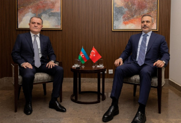 RENCONTRE ENTRE LES MINISTRES DES AFFAIRES ETRANGERES D'AZERBAIDJAN ET DE TURQUIE EN ARABIE SEOUDITE