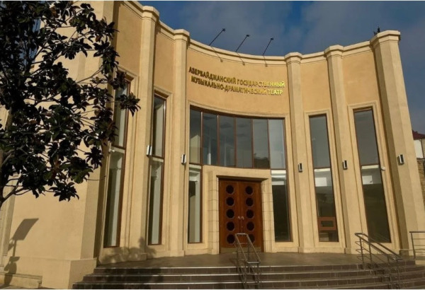 ILHAM ALIYEV CELEBRE LA REOUVERTURE DU THEATRE D'AZERBAIDJAN A DERBENT