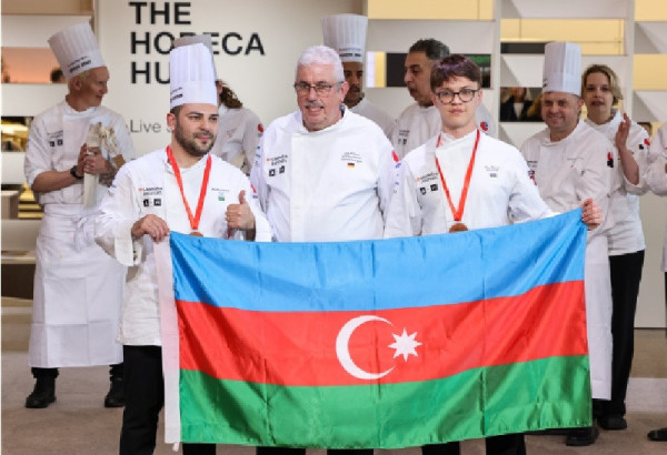 L'EQUIPE AZERBAIDJANAISE DE CUISINIERS GASTRONOMIQUES A DECROCHE LE BRONZE A BARCELONE