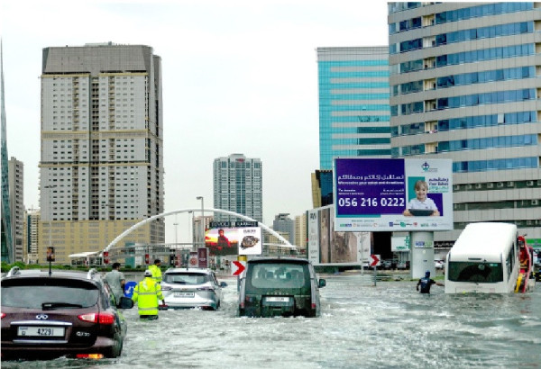 PLUIES TORRENTIELLES AUX EMIRATS ARABES UNIS