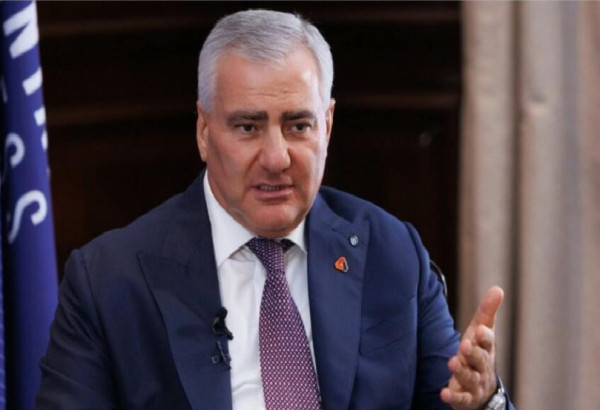 LE PARLEMENT ARMENIEN INTERDIT AUX PARTIS D'UTILISER DES NOMS DE PERSONNES, " L'ALLIANCE KARAPETIAN" LAISSEE SANS NOM ET DANS LA CONFUSION