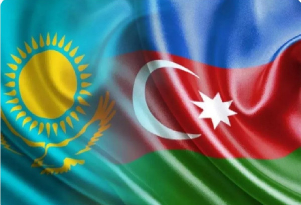 LE KAZAKHSTAN ET L'AZERBAIDJAN VISENT LE CAP D'UN MILLIARD DE DOLLARS D'ECHANGES COMMERCIAUX