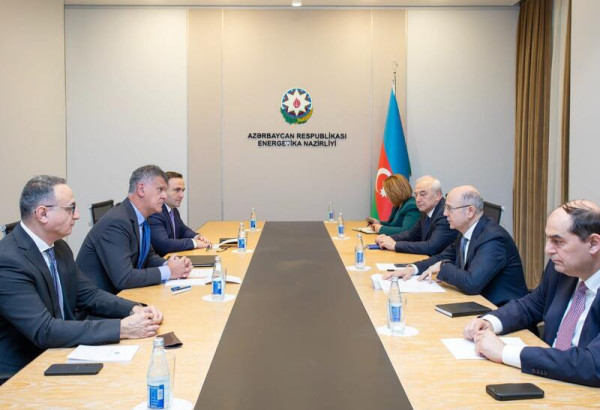 AZERBAÏDJAN ET BP DISCUTENT DU DEVELOPPEMENT DU POTENTIEL PETROLIER ET GAZIER