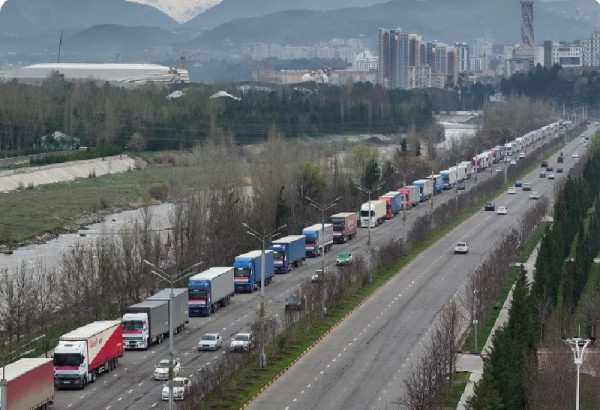 LE COMMERCE DE L'IRAN EN GUERRE AVEC LE TADJIKISTAN BONDIT AU PREMIER TRIMESTRE DE CETTE ANNEE