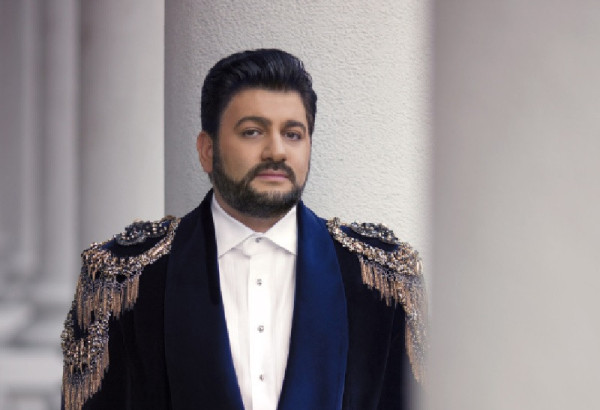 PARIS L' A ADOPTE:  YUSIF EYVAZOV A SIGNE UNE SERIE TRIOMPHALE DE "TOSCA" SUR LA SCENE DE L'OPERA DE LA BASTILLE