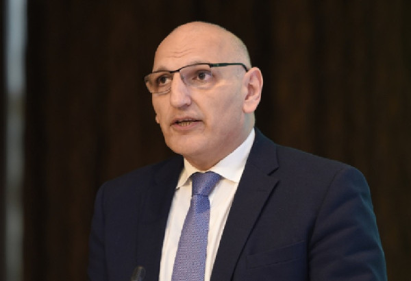 ELTCHIN AMIRBEKOV ACCORDE UN ENTRETIEN AU MAGAZINE "EURO": LE REGARD D'UN CONSEILLER PRESIDENTIEL