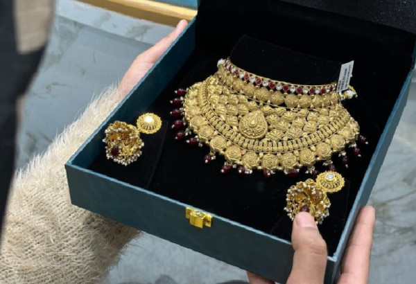 L'OR TROP CHER? LES MARIEES SE TOURNENT VERS LE "ONE GRAM"