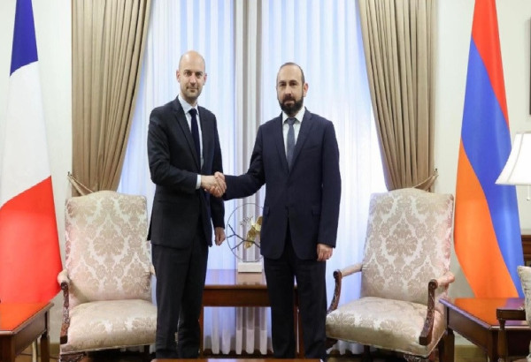 LES PARTISANS DE LA REPRISE DES HOSTILITES AUTOUR DU KARABAGH ECARTES DE L'INAUGURATION DE L'AMBASSADE D'ARMENIE EN FRANCE