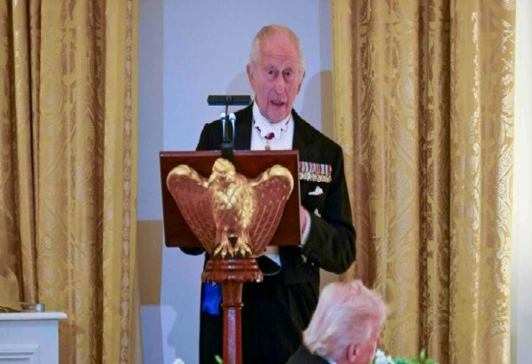 "SANS L'ANGLETERRE, LES AMERICAINS PARLERAIENT FRANCAIS", PLAISANTE CHARLES III
