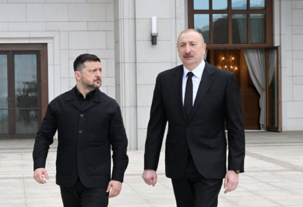"L'AZERBAIDJAN EST PRET A ACCUEILLIR UN SOMMET POUTINE-ZELENSKY"