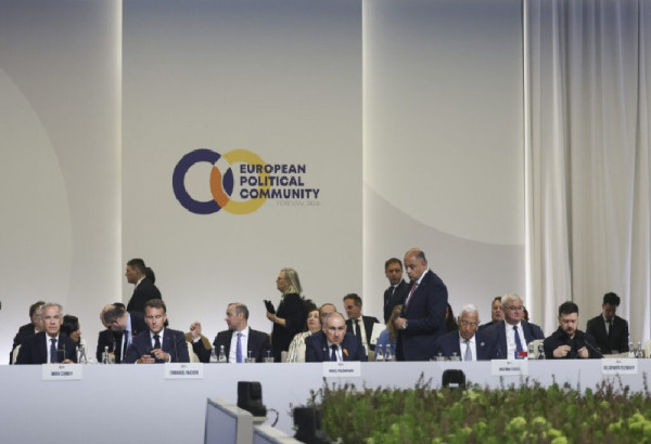 SOMMET DE LA "COMMUNAUTE POLITIQUE EUROPEENNE": PREMIERES ALLOCUTIONS INTRODUCTIVES