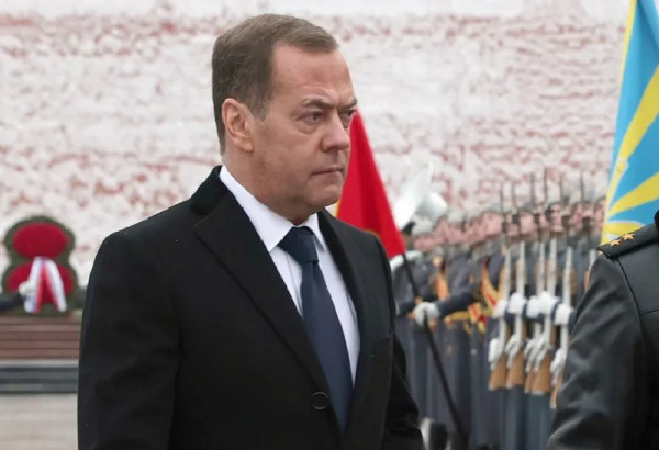 MEDVEDEV RAILLE NIKOL PACHINIAN ET VOLODYMYR ZELENSKY