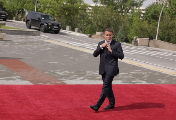 DU SATELLITE AU PROTECTORAT: CE QUI SE CACHE DERRIERE LA RHETORIQUE DE MACRON A EREVAN