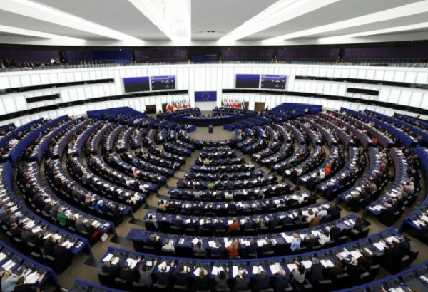 LE PARLEMENT EUROPEEN APPELLE AU RETRAIT DES TROUPES TURQUES DE CHYPRE