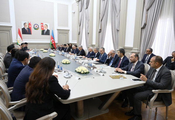 BAKOU ACCUEILLE LA 8ᵉ RÉUNION DE LA COMMISSION INTERGOUVERNEMENTALE AZERBAÏDJAN–TADJIKISTAN