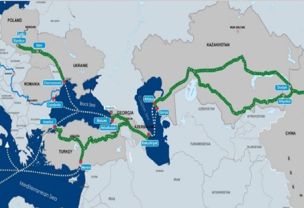 LA ROUTE INTERNATIONALE DE TRANSPORT TRANSCASPIENNE TRIPLE SES VOLUMES DE TRANSIT