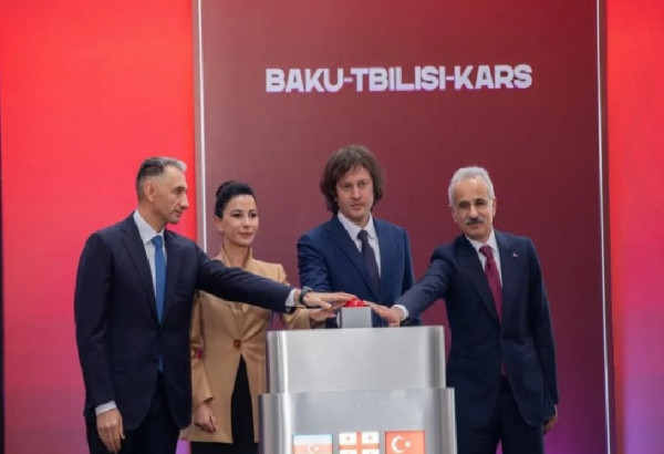 LA LIGNE FERROVIAIRE BAKOU-TBILISSI-KARS OFFICIELLEMENT INAUGUREE