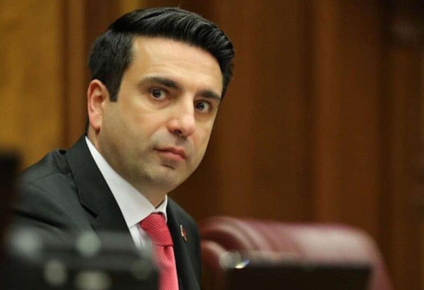 ALEN SIMONYAN BOUSCULE LES TABOUS DU DÉBAT PUBLIC ARMÉNIEN
UNE INTERVIEW QUI MARQUE UN TOURNANT DANS LE DISCOURS POLITIQUE ARMÉNIEN