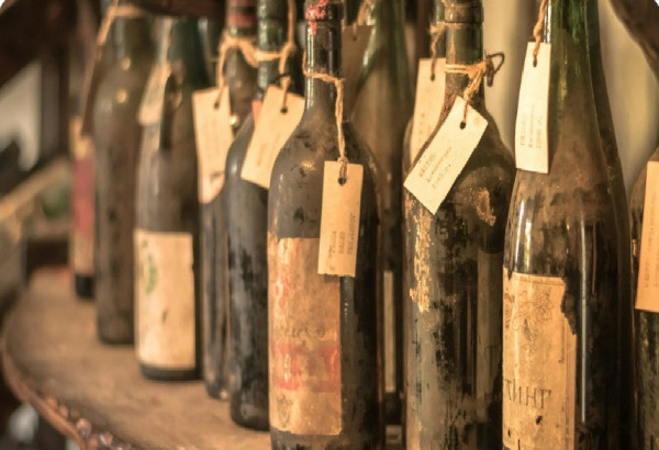 LA GEORGIE VA METTRE AUX ENCHERES LA COLLECTION DE 40.000 BOUTEILLES DE VIN DE STALINE
