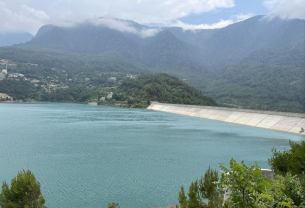 LE RESERVOIR DE SARSANG CONTIENT ENVIRON 320 MILLIONS DE METRES CUBES D'EAU, LES APPORTS SE POURSUIVENT