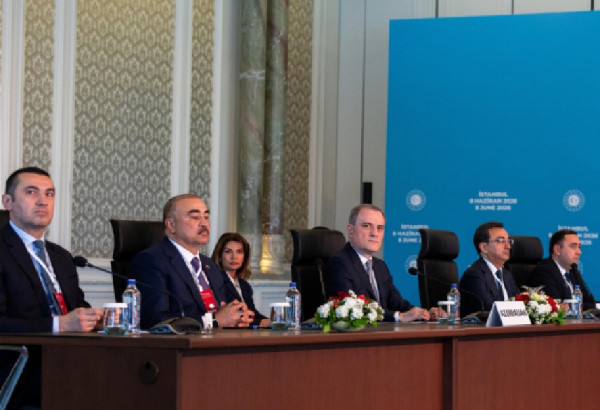 LE MINISTRE DES AFFAIRES ETRANGERES: PLUSIEURS QUESTIONS IMPORTANTES DOIVENT ENCORE ETRE REGLEES AVANT LA SIGNATURE D'UN ACCORD DE PAIX DEFINITIF AVEC L'ARMENIE
