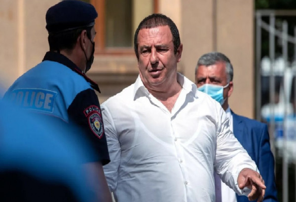 LE PARTI DE TSAROUKIAN NE FRANCHIT PAS LE SEUIL D'ENTREE AU PARLEMENT EUROPEEN