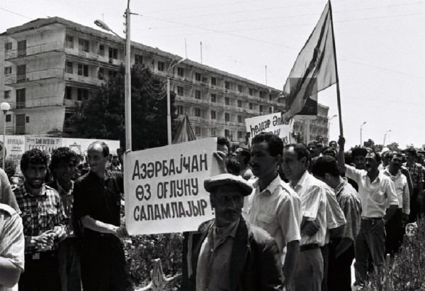UN PEU DHISTOIRE: LA "JOURNEE DU SALUT NATIONAL", OU CE A QUOI L'AZERBAIDJAN A ECHAPPE AU LENDEMAIN DE SON INDEPENDANCE RETROUVEE