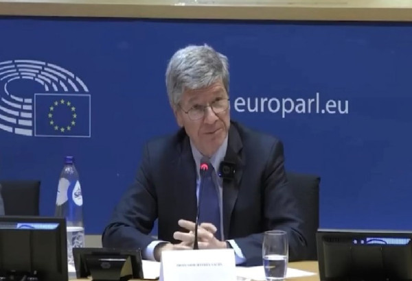 JEFFREY SACHS AU PARLEMENT EUROPEEN: "ETRE UN ENNEMI DES ETATS-UNIS EST DANGEREUX, MAIS ETRE LEUR AMI EST FATAL"