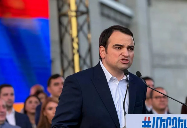 L'OPPOSITION ARMÉNIENNE DÉCIDE DE CONJUGUER MANIFESTATIONS ET MANDAT PARLEMENTAİRE
