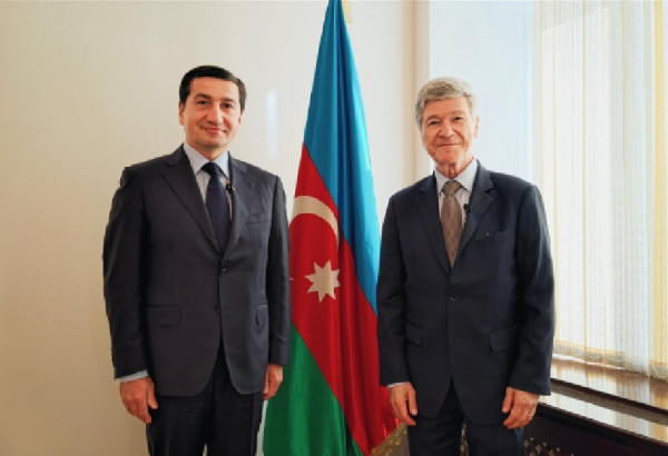 HIKMET HAJIYEV S'EST ENTRETENU AVEC LE PROFESSEUR D'ECONOMIE JEFFREY SACHS