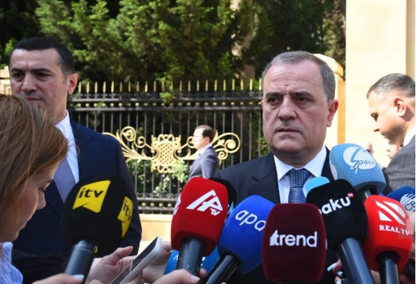LE CHEF DE LA DIPLOMATIE AZERBAÏDJANAISE EXPOSE LES PROGRÈS DE LA DÉLIMITATION DE LA FRONTIÈRE AVEC L'ARMÉNIE
