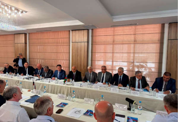 L’AZERBAÏDJAN ET LA RUSSIE DISCUTENT DE LA RÉPARTITION DES EAUX DU FLEUVE TRANSFRONTALIER SAMOUR