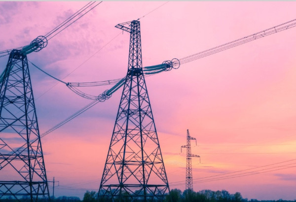 L’IRAN ET LA RUSSIE SE RAPPROCHENT D’UN IMPORTANT ÉCHANGE D’ÉLECTRICITÉ VIA L’AZERBAÏDJAN