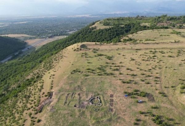 LA PETITE ACROPOLE D’AZERBAÏDJAN : UNE CITÉ ANTIQUE REFAIT SURFACE SOUS LE COMPLEXE CULTUEL DE KILSADAG