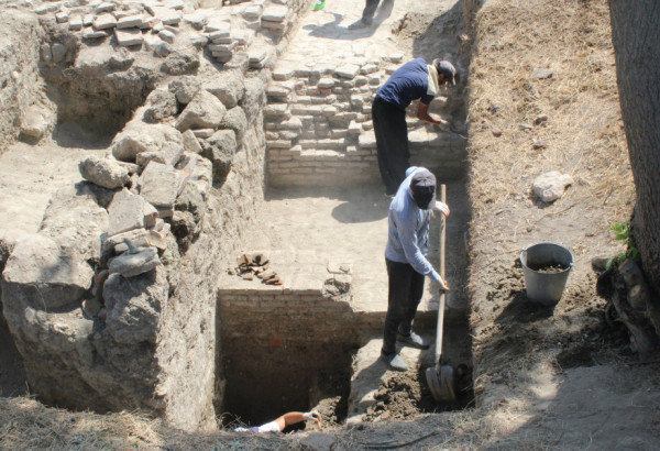DES VESTIGES D’UN ÉDIFICE PUBLIC DE TYPE PALATIAL DÉCOUVERTS SUR LE SITE DE L’ANCIENNE VILLE DE GABALA