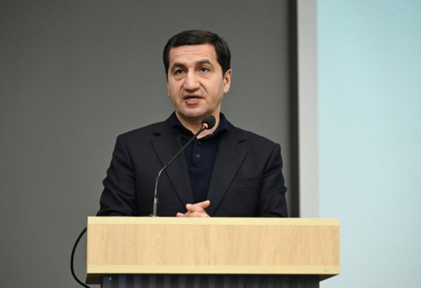 HIKMET HAJIYEV EN TURQUIE: DES SIGNES FAVORABLES VERS UN TRAITÉ DE PAIX ET RAPPEL DU RÔLE DE L’AZERBAÏDJAN DANS LE RETRAIT DU PROJET DE RECONNAISSANCE DU « GÉNOCIDE »