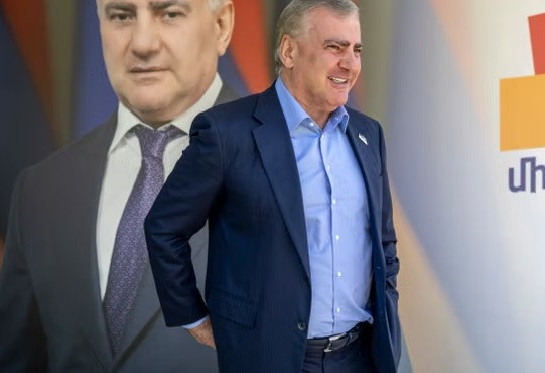RÉUNIONS À HUIS CLOS AVEC L'OPPOSITION : KARAPETIAN RÊVE DE RENVERSER PACHINIAN