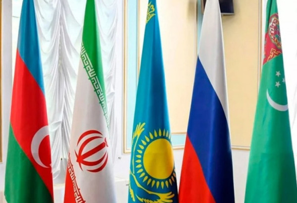 EN ATTENDANT LES PROMESSES DU 12 AOÛT : DES ÉLÉMENTS DU DÉBAT POLITIQUE ET DES ARGUMENTS JURIDIQUES AUTOUR DE LA MER CASPIENNE EN IRAN