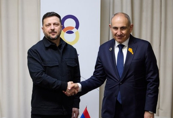 ZELENSKY RÉVÈLE QUELQUES DÉTAILS DE SON ÉCHANGE AVEC LE PREMIER MINISTRE ARMÉNIEN