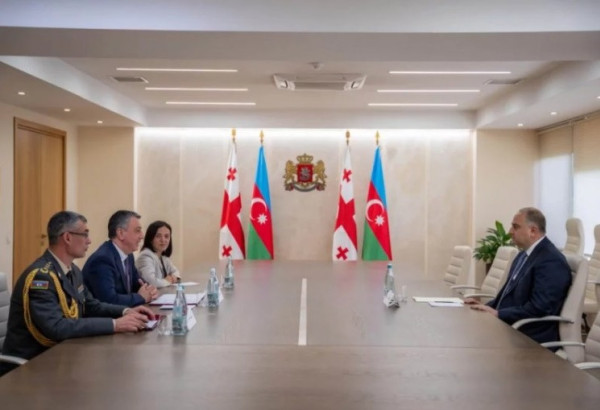 L’AZERBAÏDJAN ET LA GÉORGIE DISCUTENT DE LEUR COOPÉRATION EN MATIÈRE DE DÉFENSE