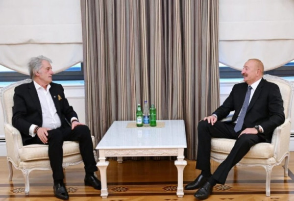 LE PRÉSIDENT ILHAM ALIYEV RENCONTRE L’ANCIEN PRÉSIDENT UKRAINIEN VIKTOR IOUCHTCHENKO À BAKOU