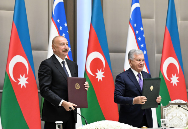 L’AZERBAÏDJAN ET L’OUZBÉKISTAN RENFORCENT LEUR PARTENARIAT AVEC UNE SÉRIE D’ACCORDS