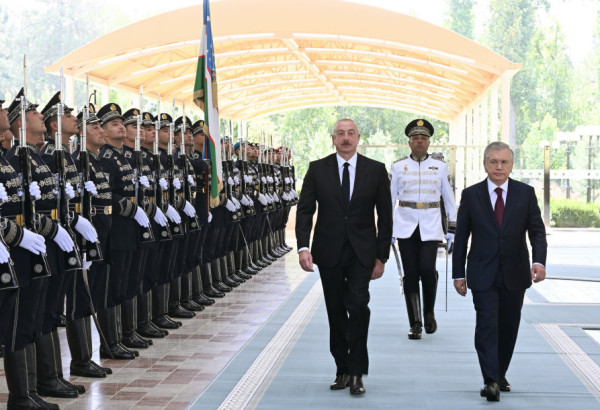 LA VISITE DU PRÉSIDENT ILHAM ALIYEV EN OUZBÉKISTAN : L’AZERBAÏDJAN VEUT RENFORCER SON RÔLE DE PONT STRATÉGIQUE ENTRE L’ASIE ET L’EUROPE